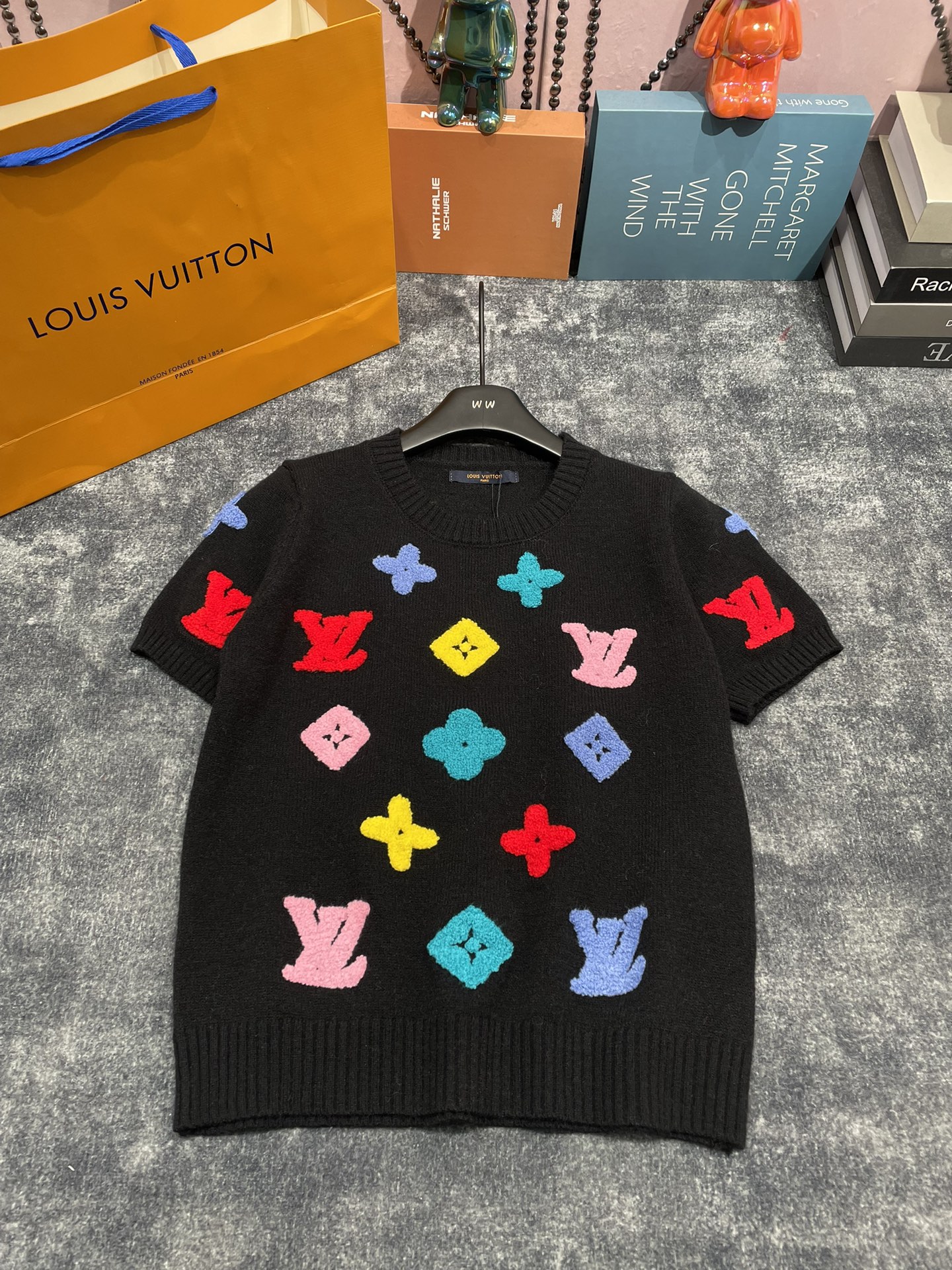 争奪戦 2024 ルイヴィトン 新作 半袖Tシャツ 偽物
