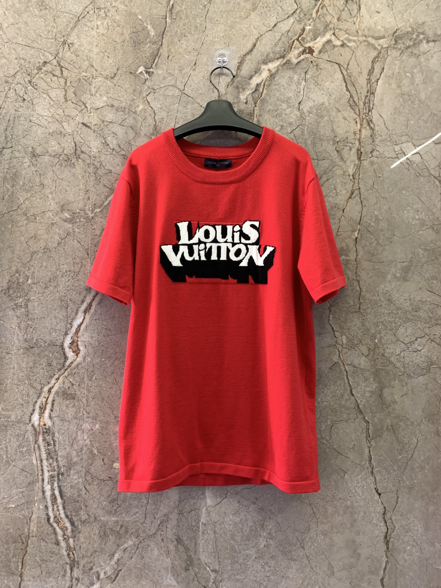 日本未入荷 2024 ルイヴィトン 新作 半袖Tシャツ 偽物