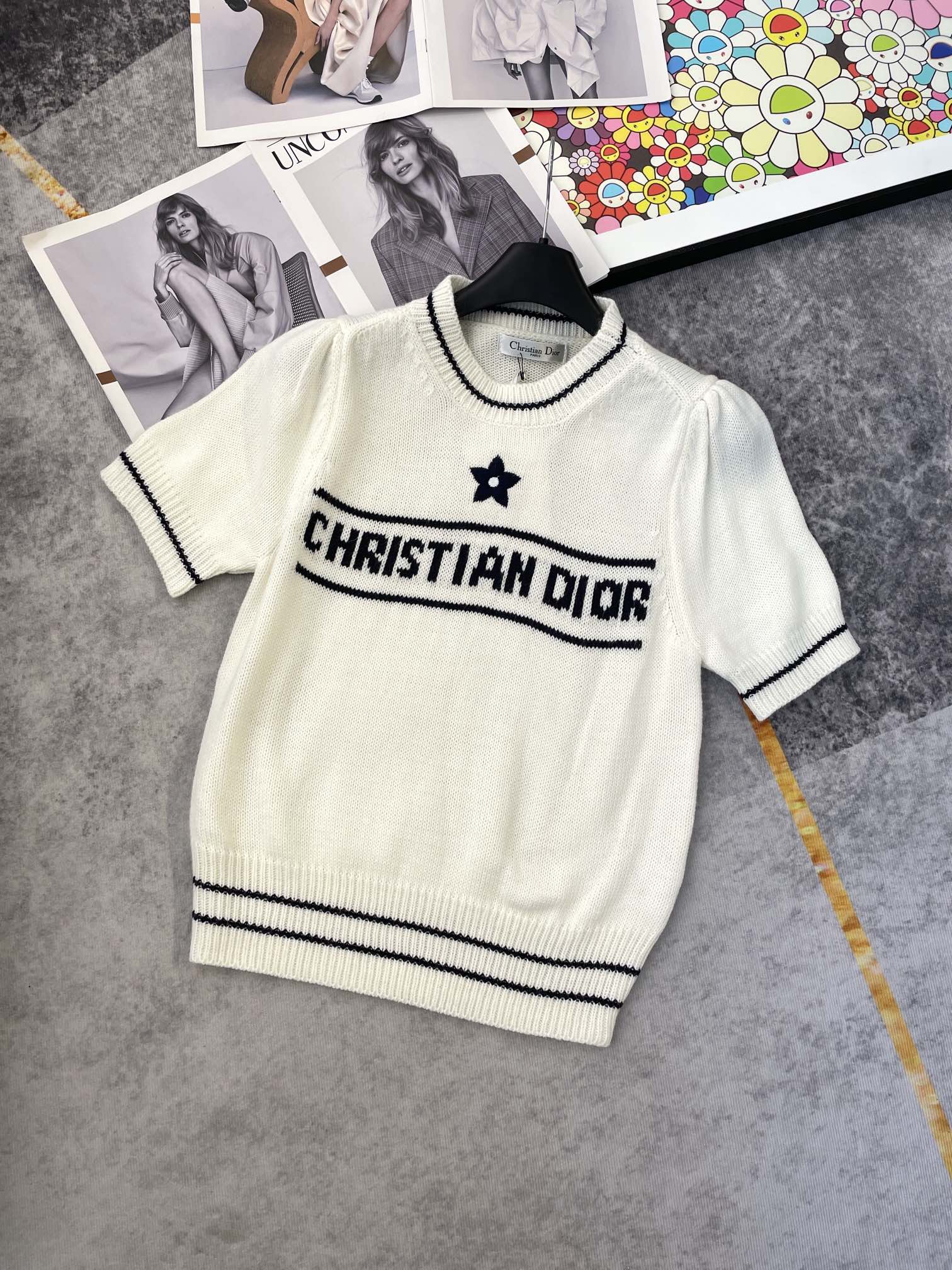 使い勝手良 2024 ディオール 新作 半袖Tシャツ 偽物