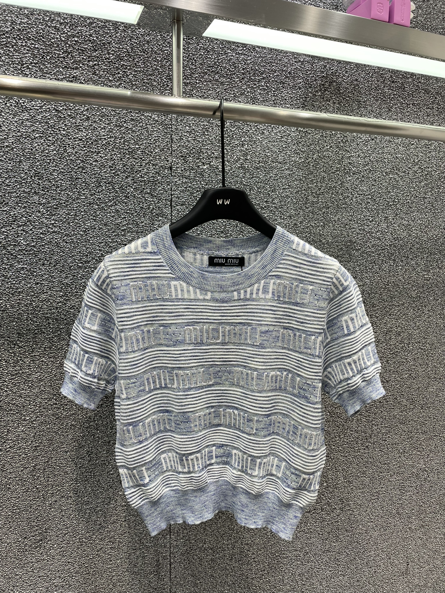 一目惚れ♪ 2024 ミュウミュウ 新作 半袖Tシャツ コピー 2色