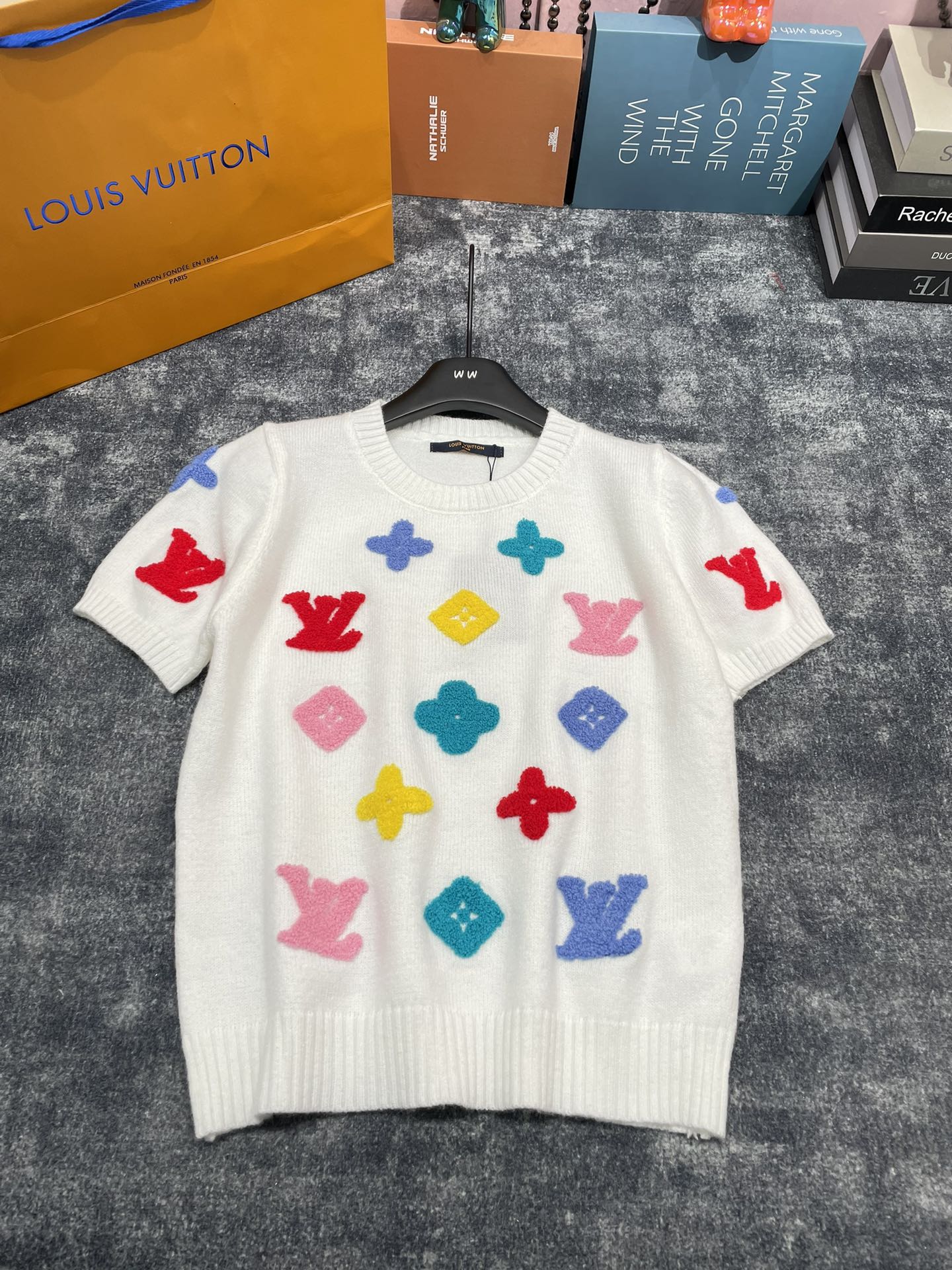完売前に！2024 ルイヴィトン 新作 半袖Tシャツ コピー
