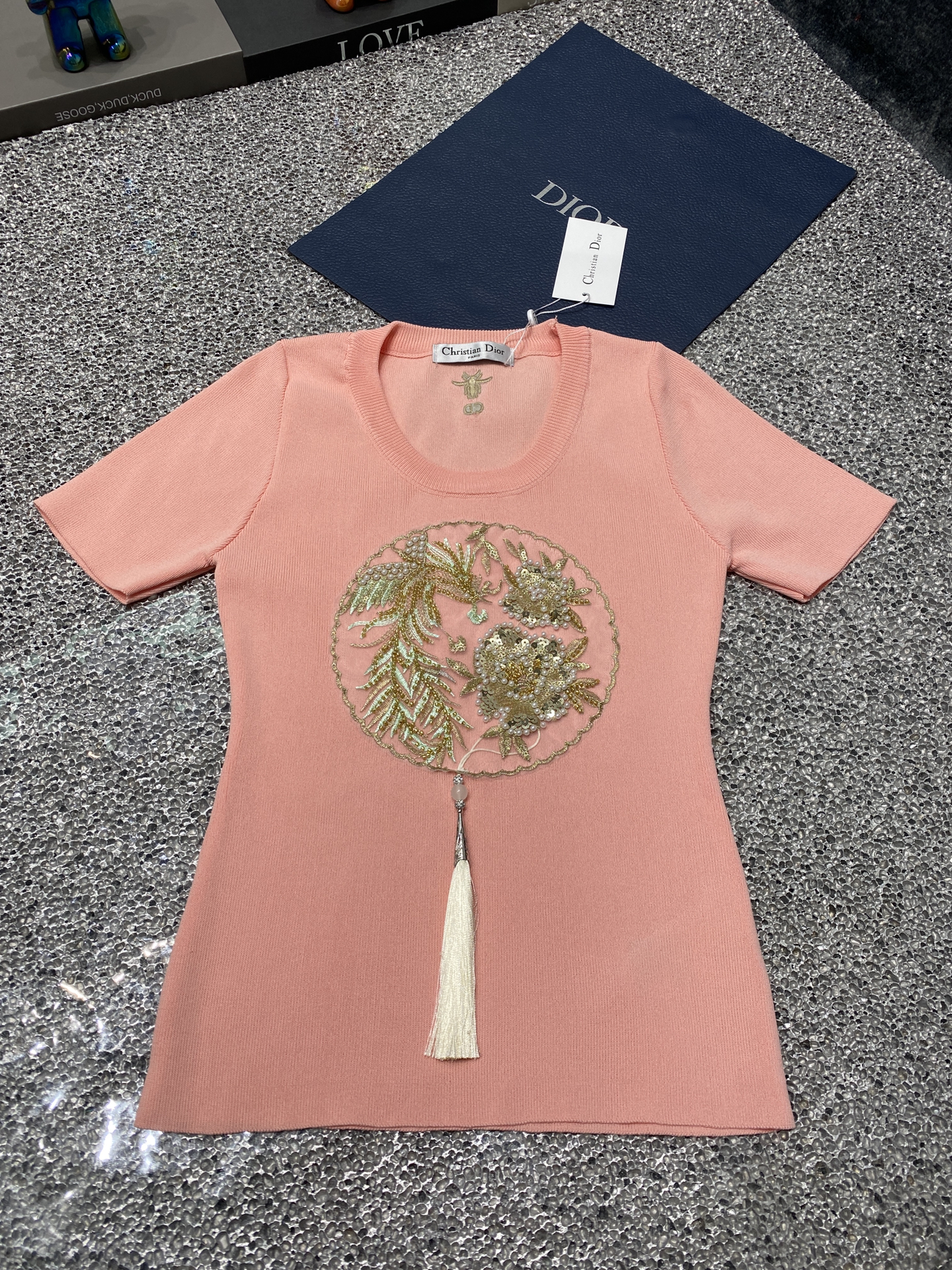 世界中で大人気♪ 2024 ディオール 新作 半袖Tシャツ 偽物 3色