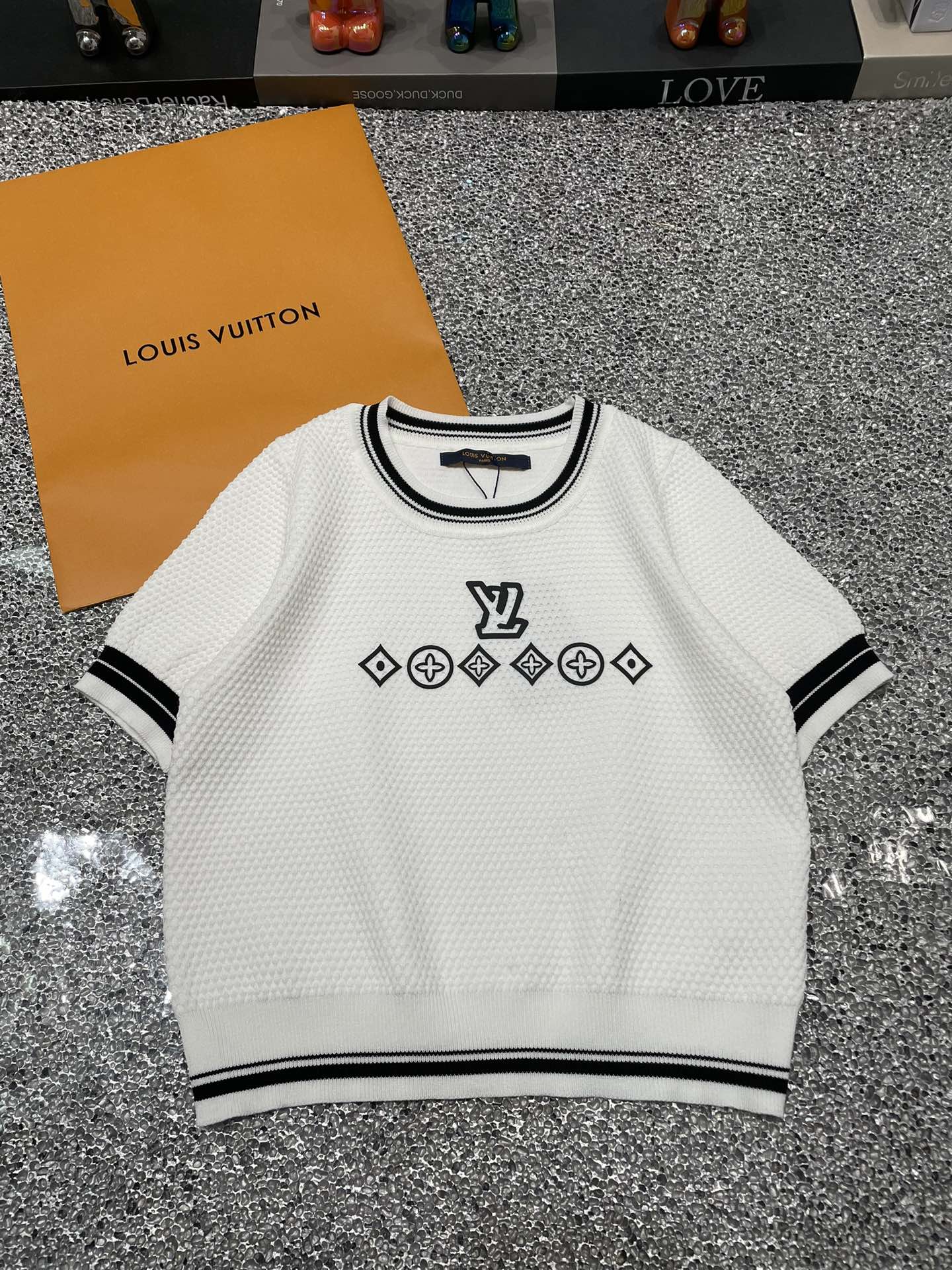 ☆超人気☆ 2024 ルイヴィトン 新作 半袖Tシャツ 偽物 2色