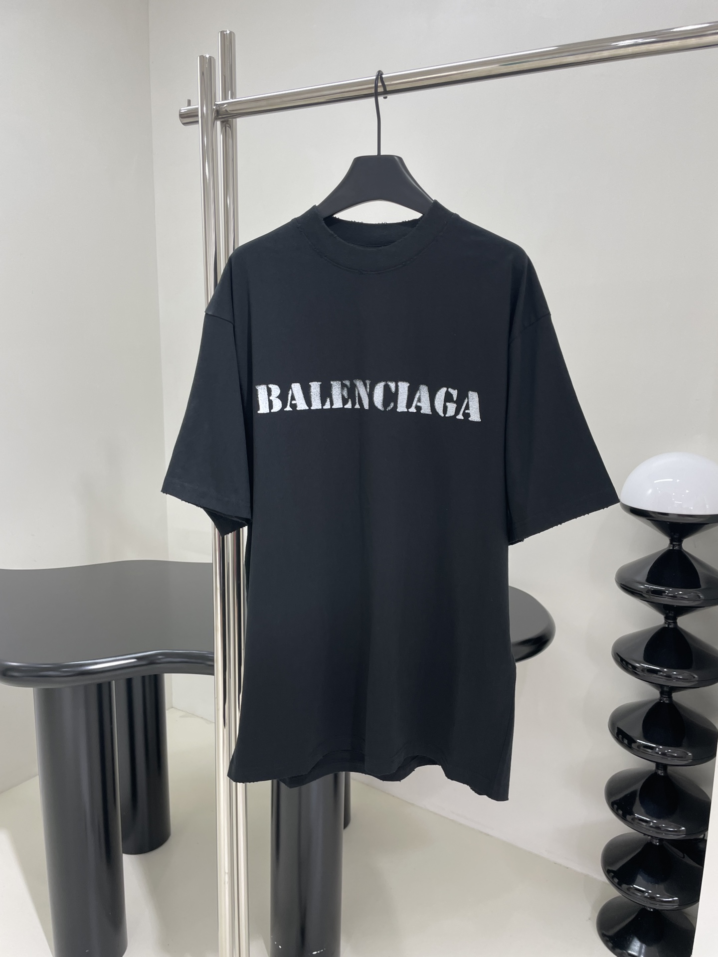 累積売上総額第１位！2024 バレンシアガ 新作 半袖Tシャツ 偽物