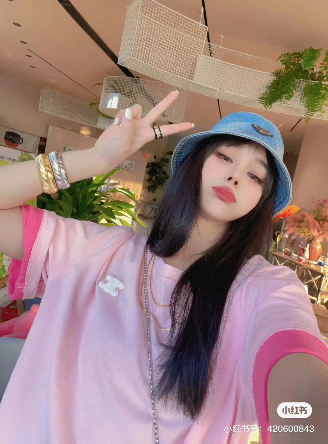 累積売上総額第１位！2024 セリーヌ 新作 半袖Tシャツ 偽物