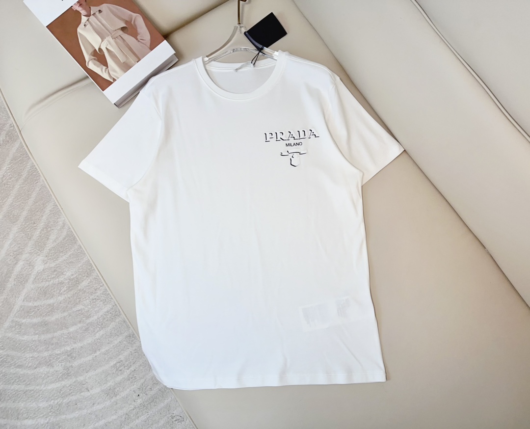 絶対欲しい！2024 プラダ 新作 半袖Tシャツ 偽物