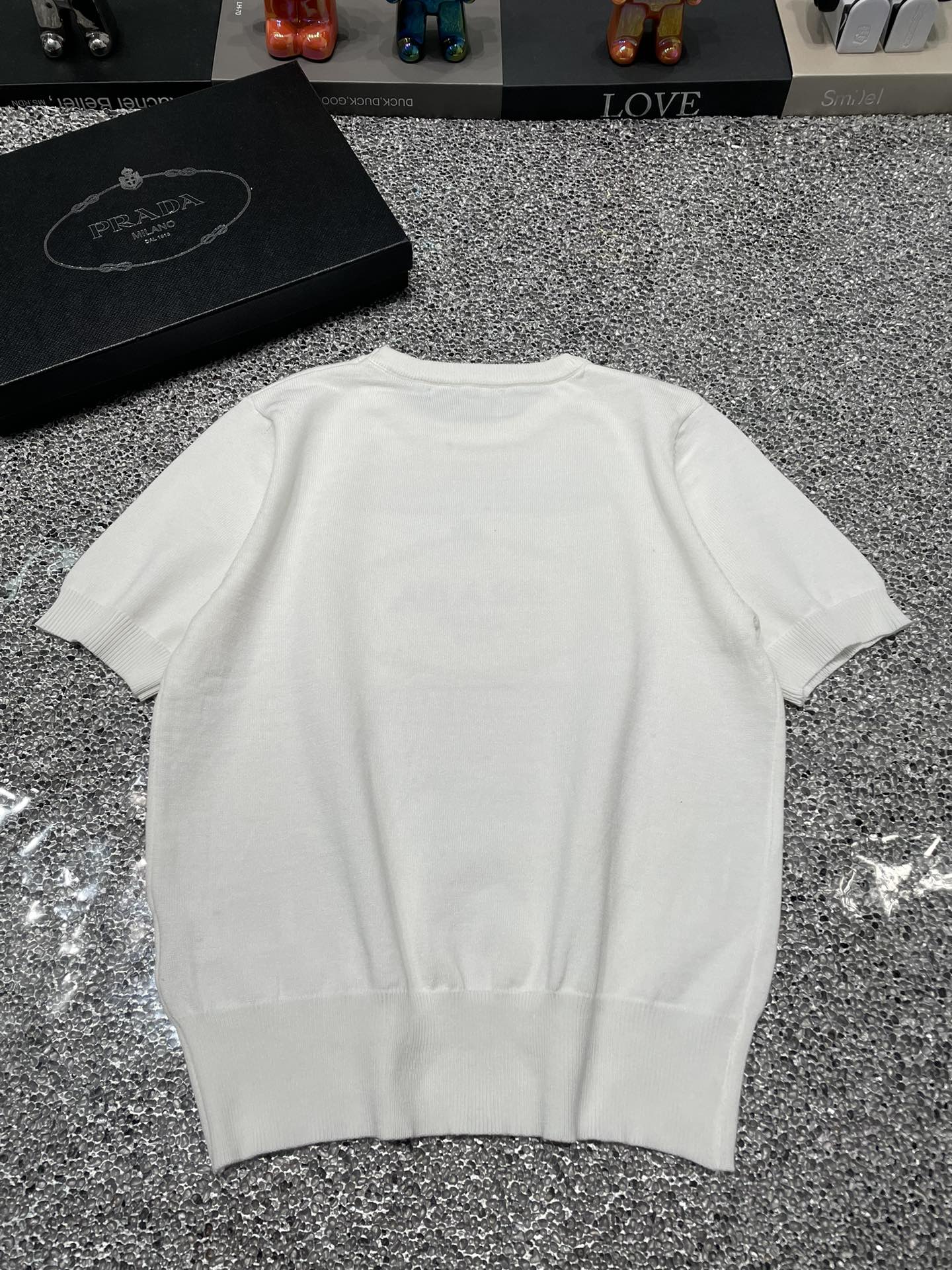 人気急上昇 2024 プラダ 新作 半袖Tシャツ 偽物 2色