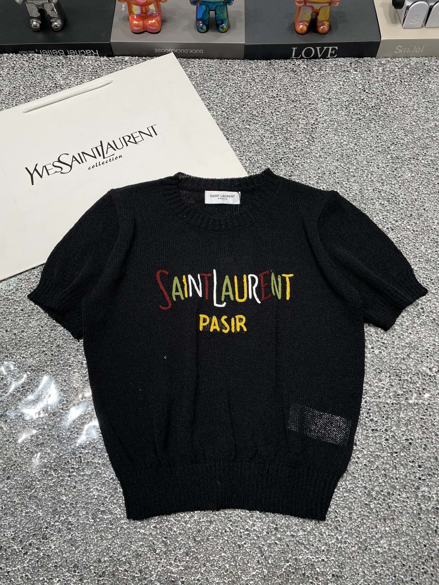 世界中で大人気♪ 2024 イヴサンローラン 新作 半袖Tシャツ 偽物 2色