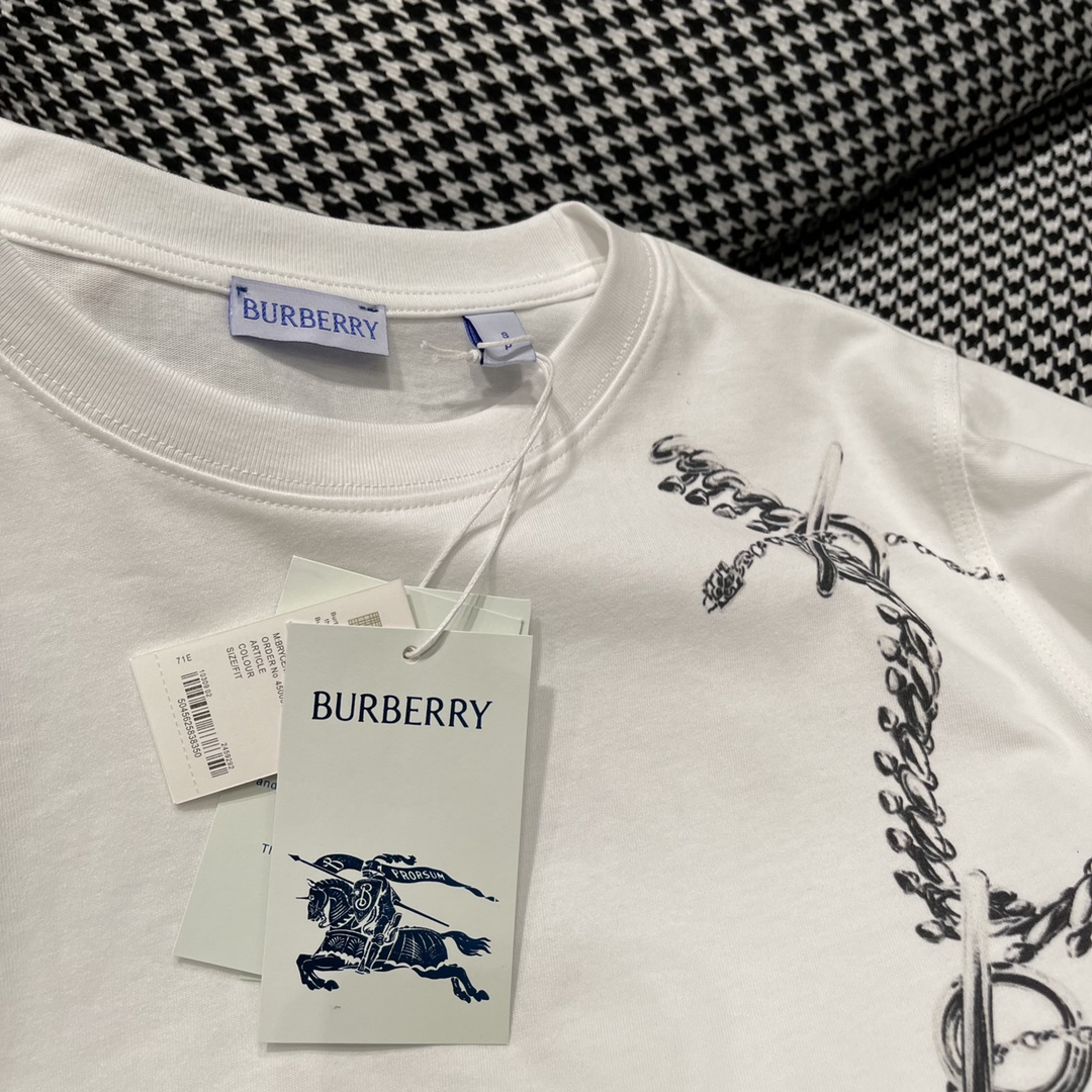 送料込 2024 バーバリー 新作 半袖Tシャツ スーパーコピー