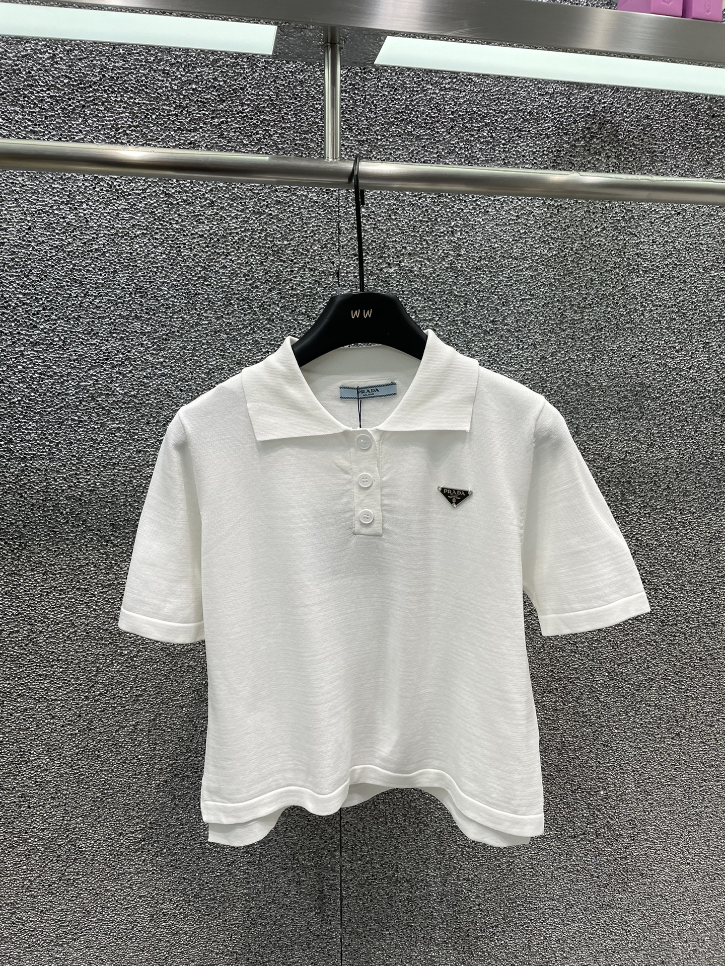 世界中で大人気♪ 2024 プラダ 新作 半袖Tシャツ コピー 3色