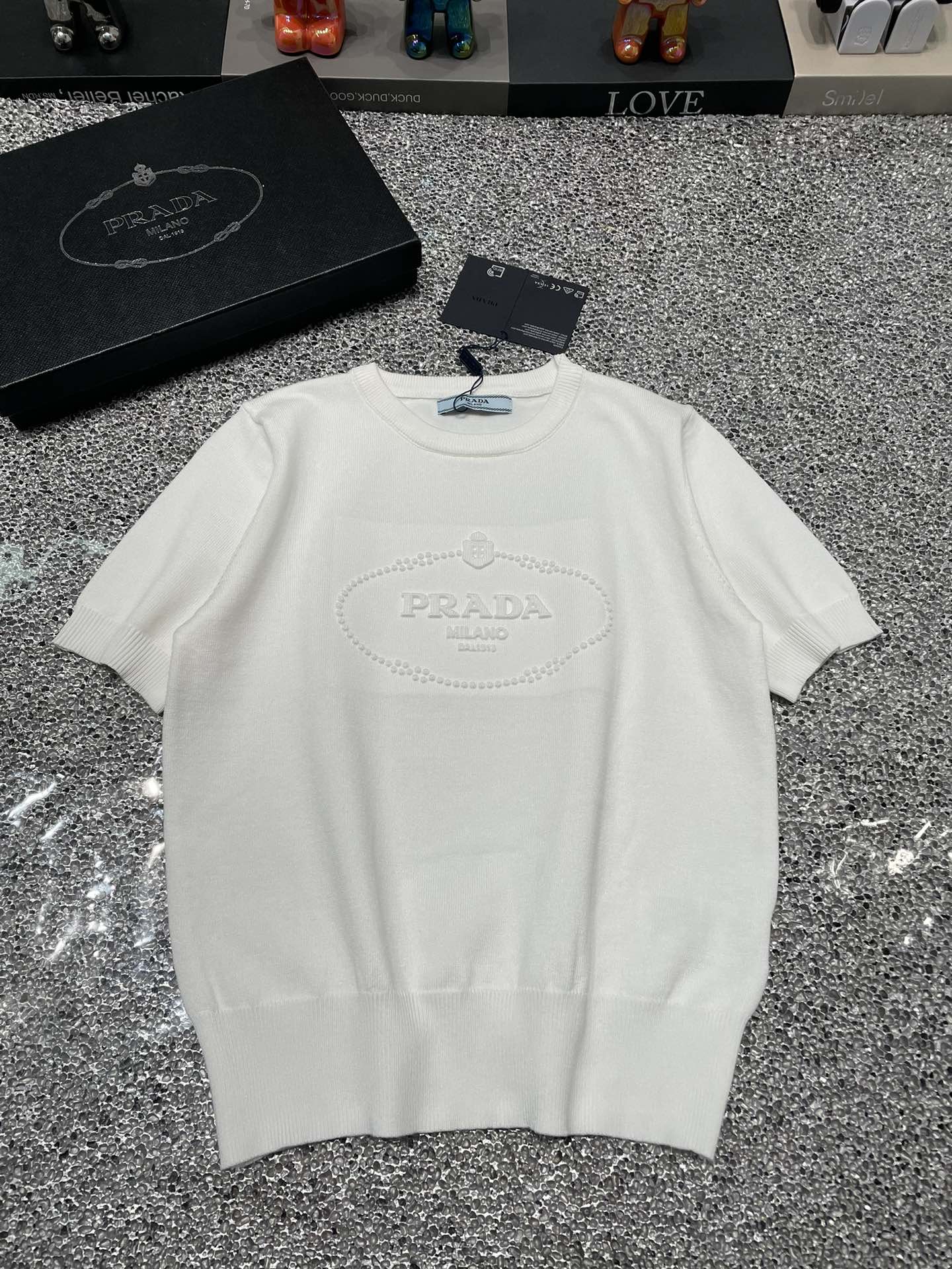 人気急上昇 2024 プラダ 新作 半袖Tシャツ 偽物 2色