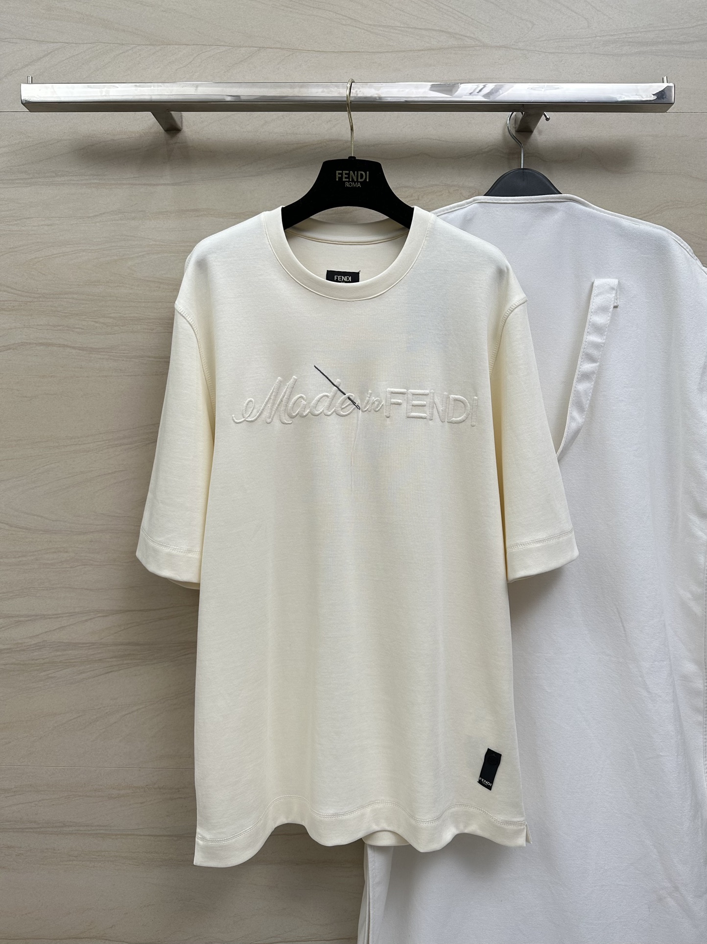 超限定♪ 2024 フェンディ 新作 半袖Tシャツ コピー