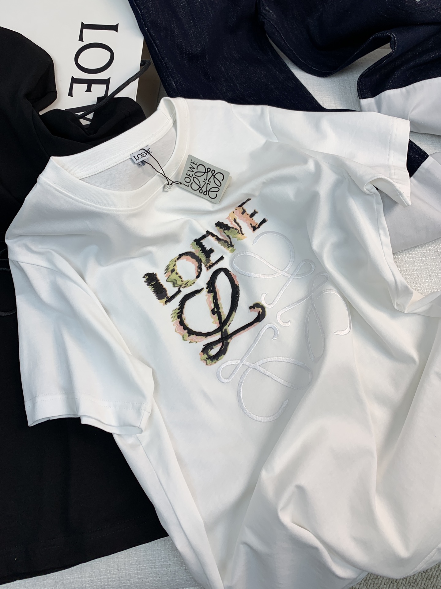 人気No1 2024 ロエベ 新作 半袖Tシャツ 偽物 2色