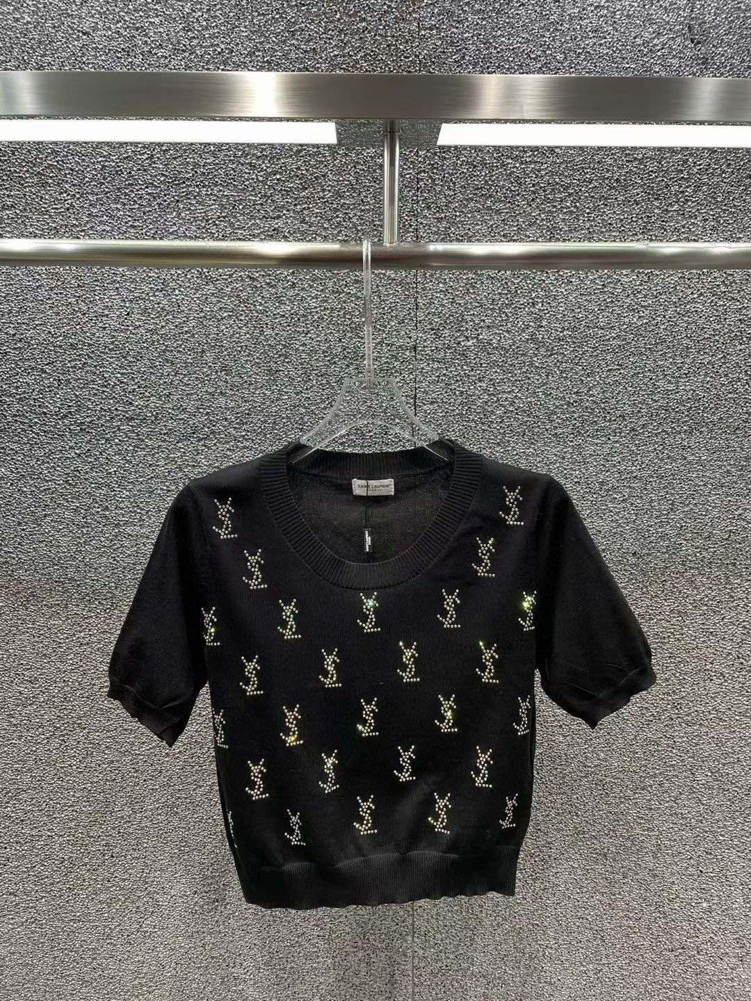 人気No1 2024 イヴサンローラン 新作 半袖Tシャツ 偽物