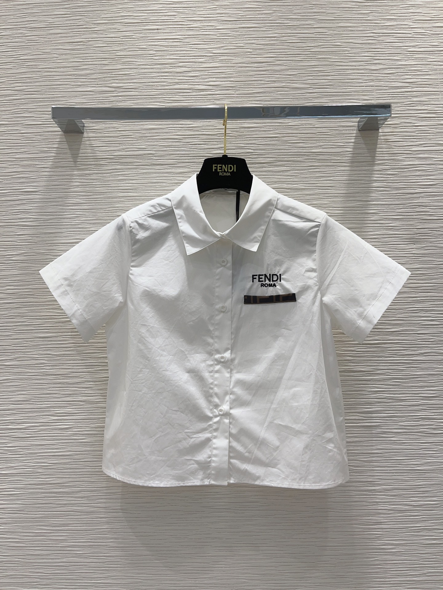 入手困難品！2024 フェンディ 新作 半袖Tシャツ 偽物