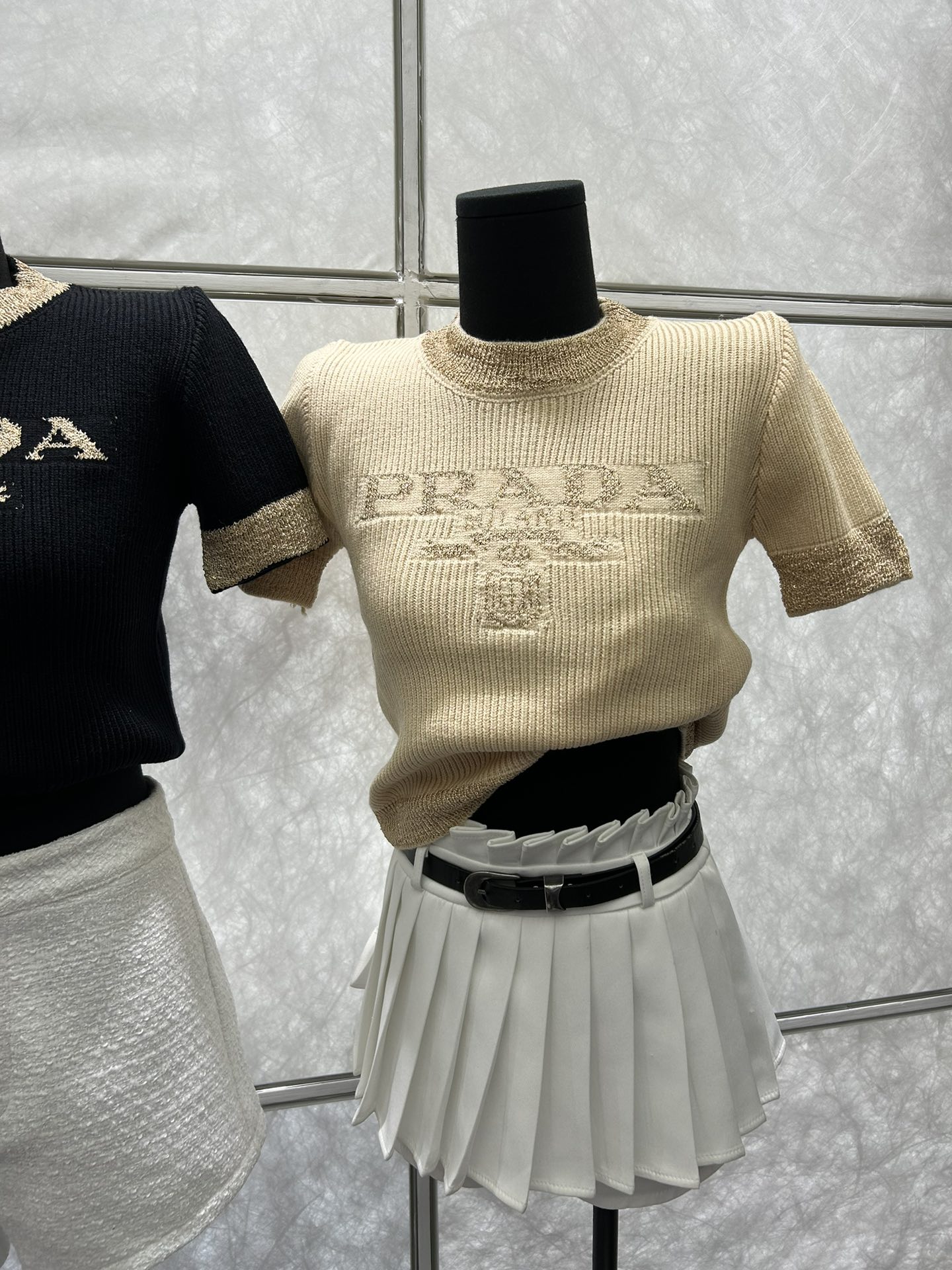 世界中で大人気♪ 2024 プラダ 新作 半袖Tシャツ スーパーコピー 2色