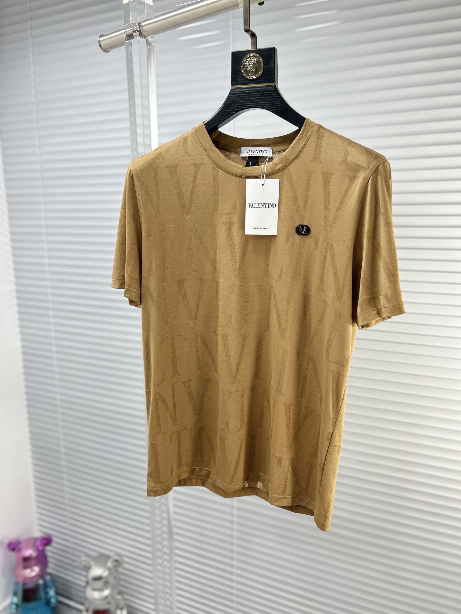 完売前に！2024 ヴァレンティノ 新作 半袖Tシャツ コピー