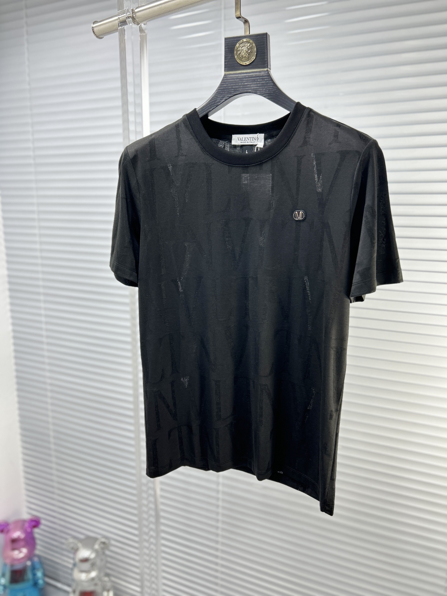 人気急上昇 2024 ヴァレンティノ 新作 半袖Tシャツ スーパーコピー
