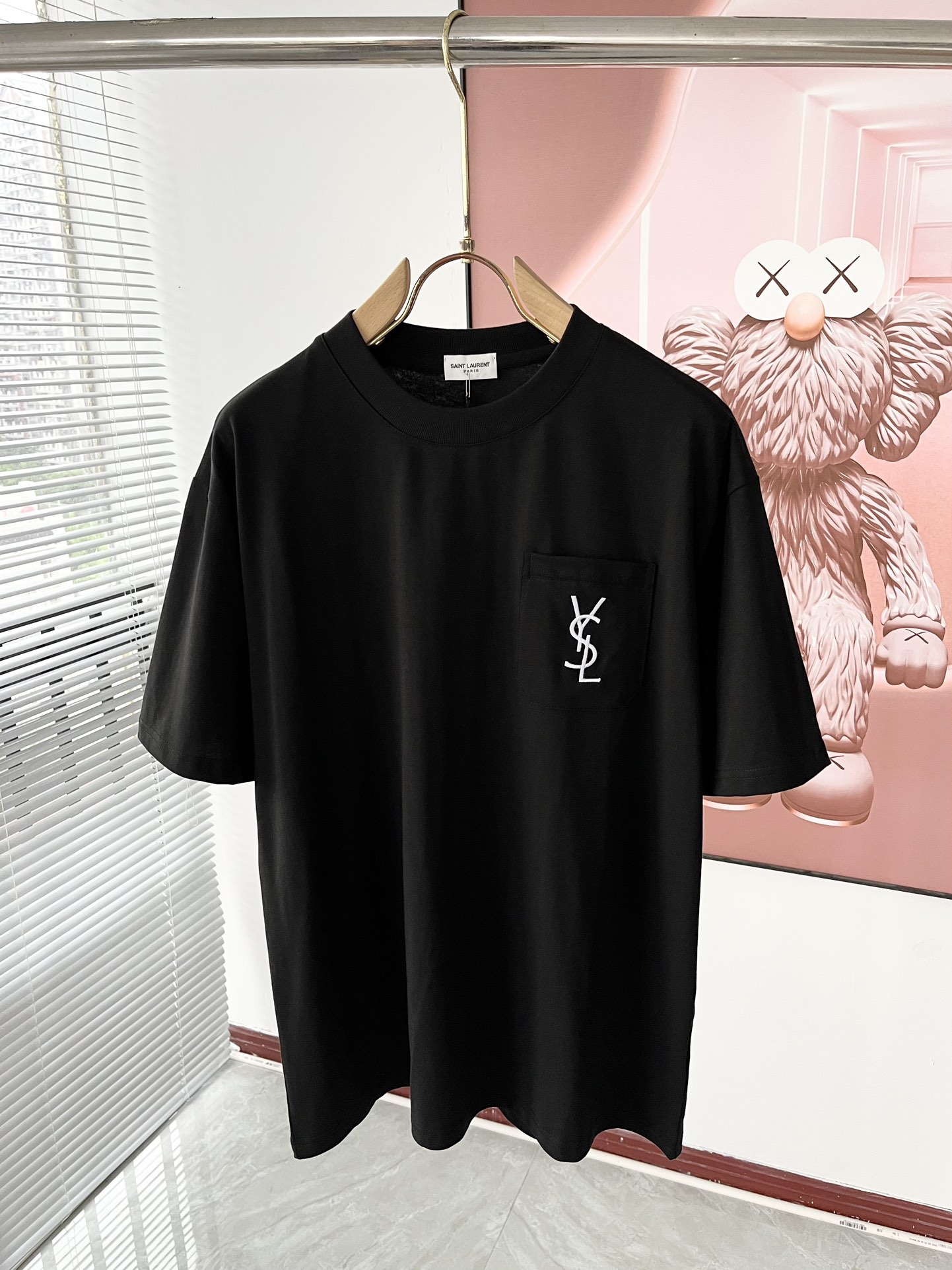 世界中で大人気♪ 2024 イヴサンローラン 新作 半袖Tシャツ スーパーコピー