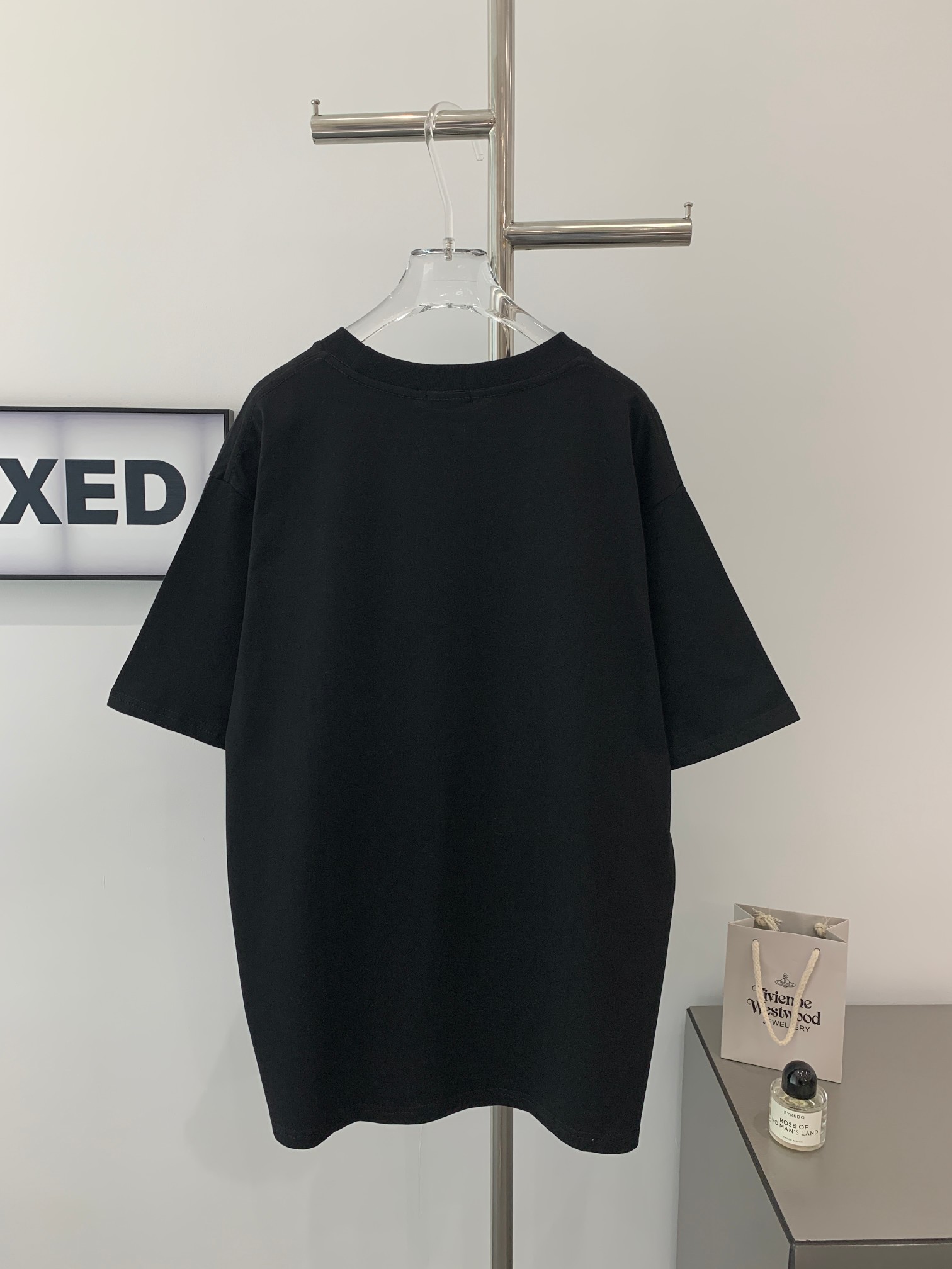 注目度抜群！2024 イヴサンローラン 新作 半袖Tシャツ 偽物