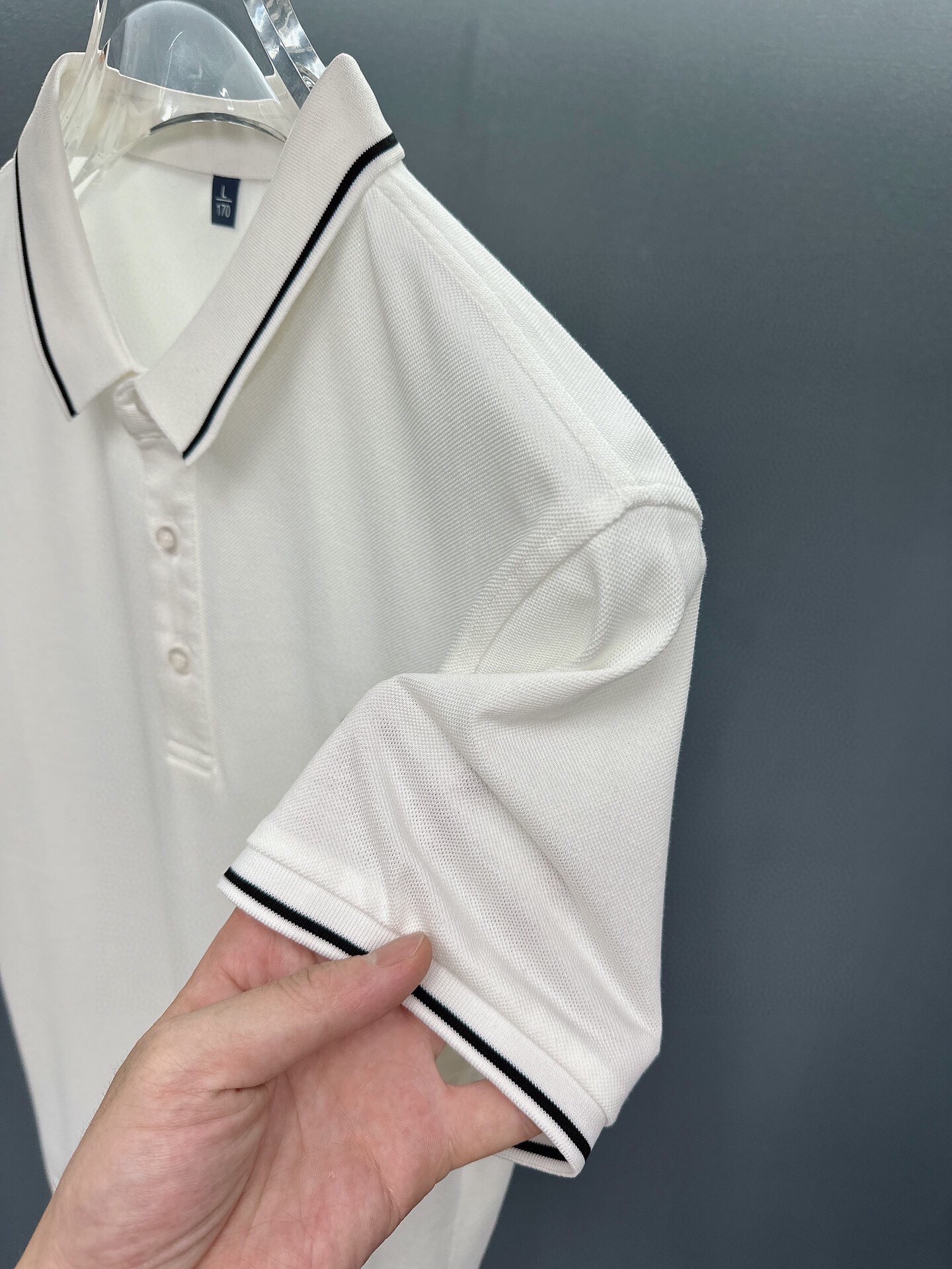 超希少！2024 イヴサンローラン 新作 半袖Tシャツ 偽物 2色
