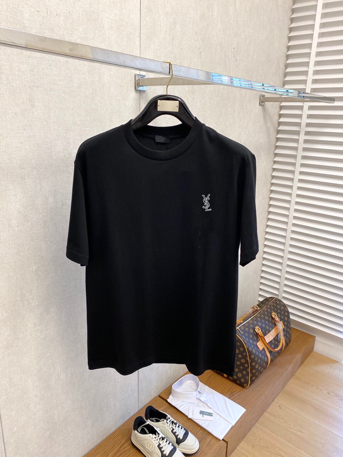 人気急上昇新作 2024 イヴサンローラン 新作 半袖Tシャツ スーパーコピー 2色
