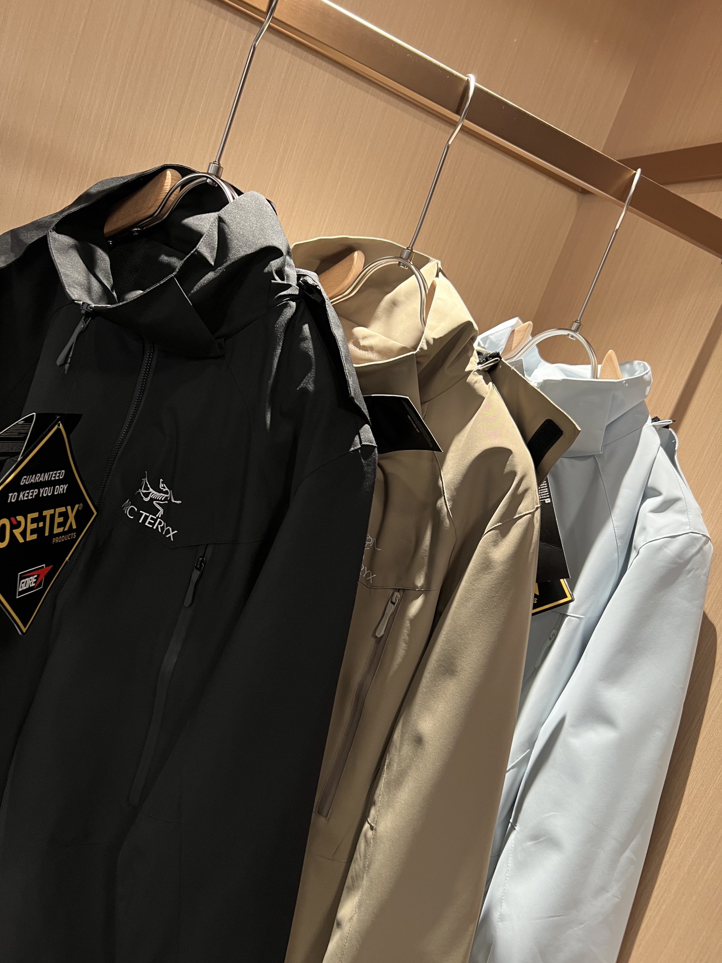 売上総額１位！2024 アークテリクス 新作 ジャケット 偽物