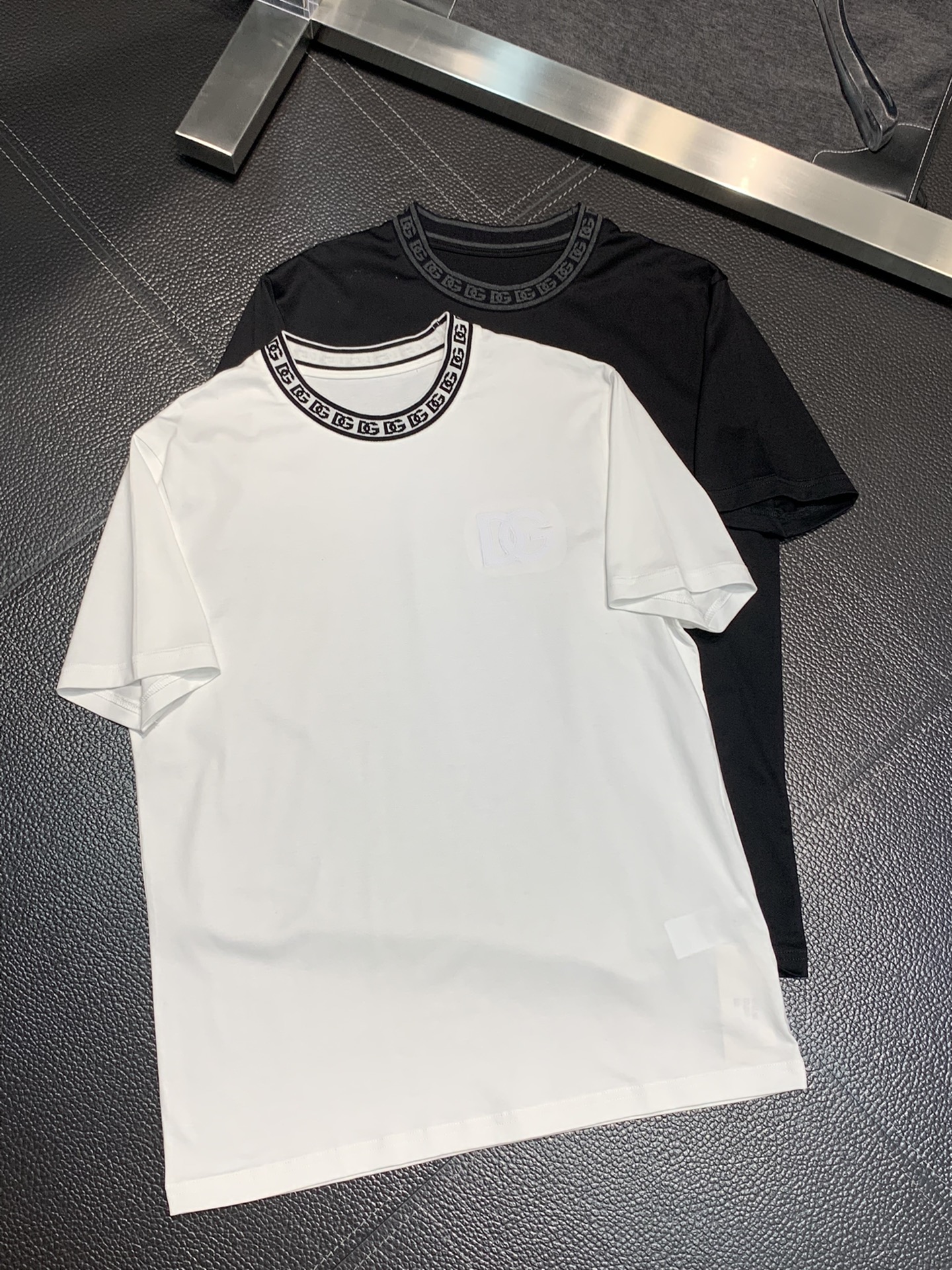 すぐ届く2024 ドルチェ&ガッバーナ 新作 半袖Tシャツ スーパーコピー 2色
