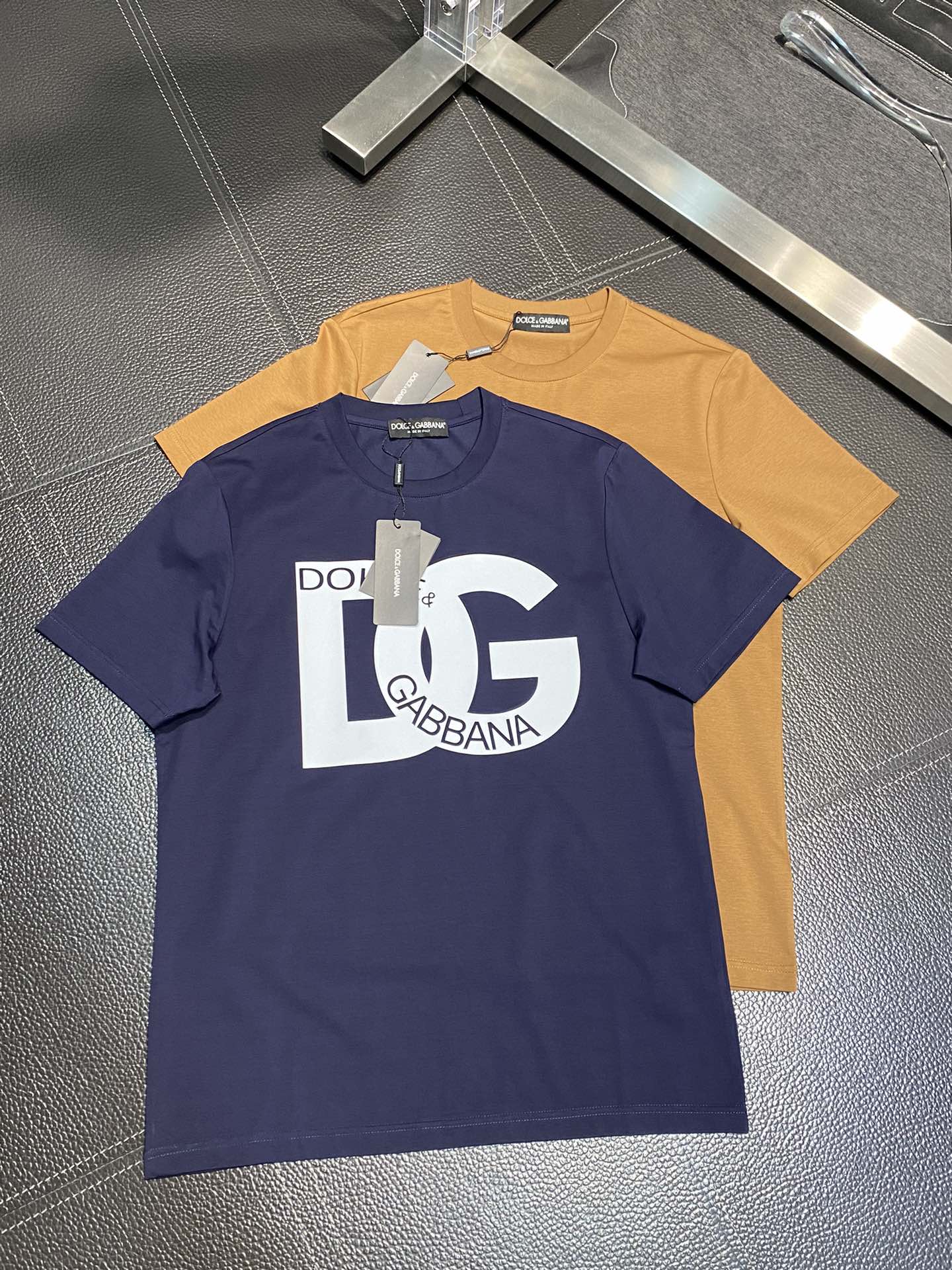 絶対欲しい！2024 ドルチェ&ガッバーナ 新作 半袖Tシャツ 偽物 2色