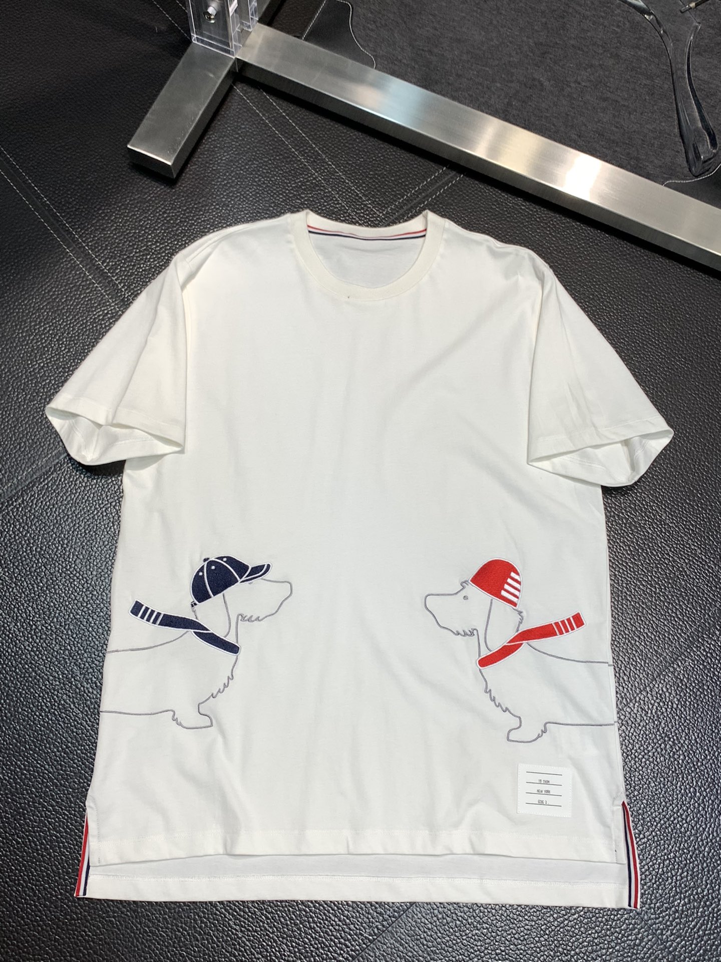 即発送！2024 トム·ブラウン 新作 半袖Tシャツ コピー 2色