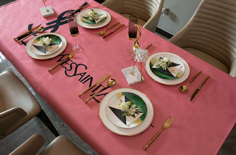お洒落 サンローラン 2024新作 テーブルクロス 食卓カバー/机カバー/レストラン/おしゃれ食卓カバー 新居寝具用品