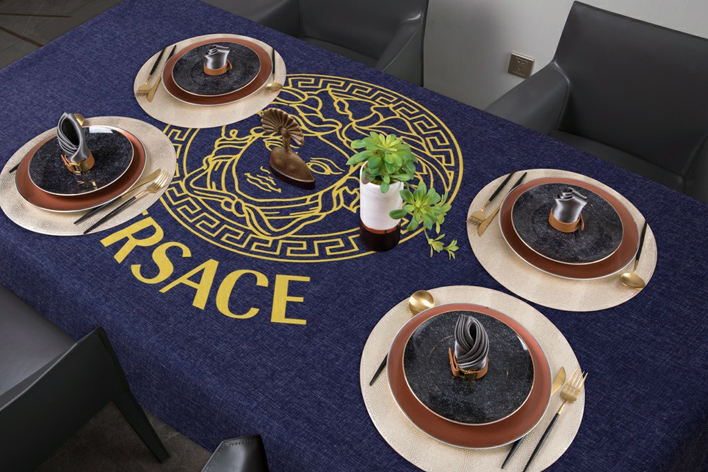 使い勝手良し ヴェルサーチェ 2024新作 テーブルクロス 食卓カバー/机カバー/レストラン/おしゃれ食卓カバー 新居寝具用品