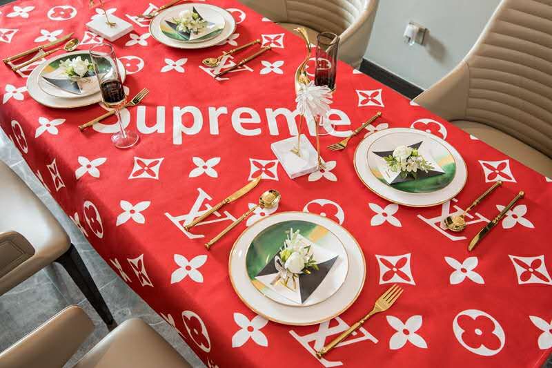 入手困難！ルイヴィトン x シュプリーム 2024新作 テーブルクロス 食卓カバー/机カバー/レストラン/おしゃれ食卓カバー 新居寝具用品