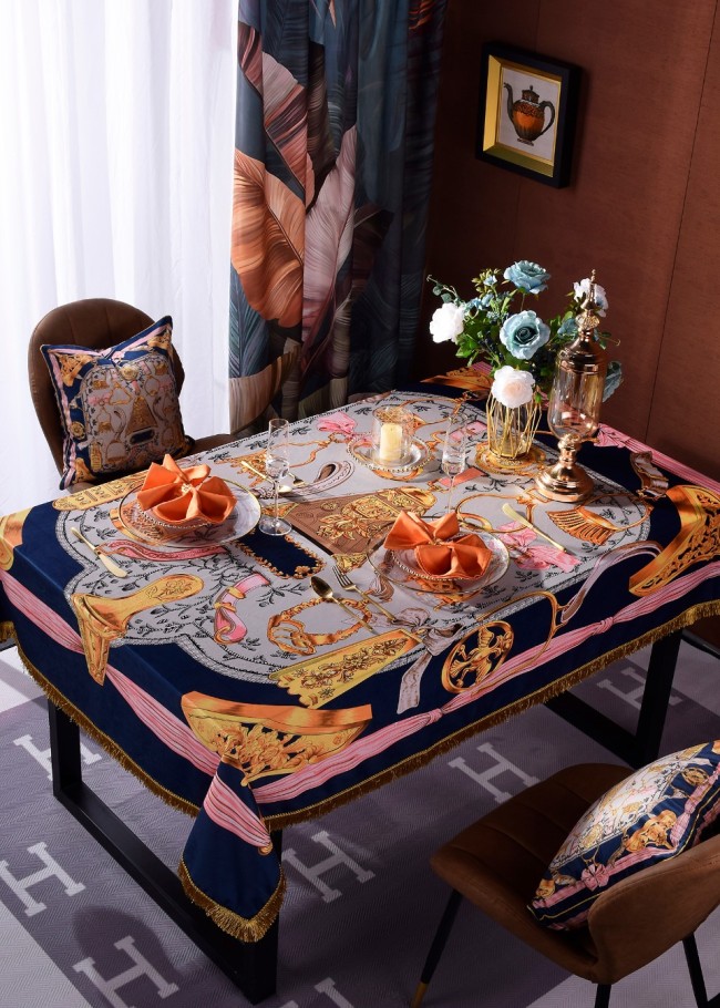 激安価格!ヴェルサーチェ 2024新作 テーブルクロス 食卓カバー/机カバー/レストラン/おしゃれ食卓カバー 新居寝具用品