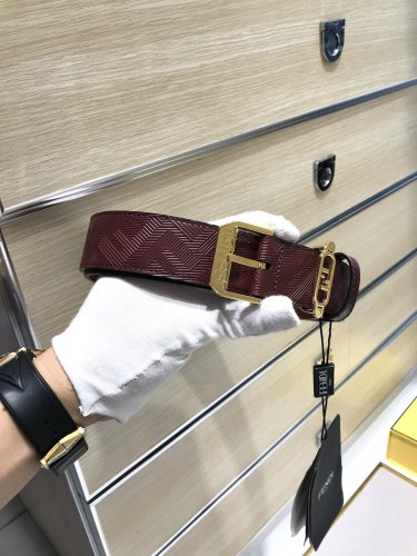 目を惹くカラー フェンディ 新作 メンズベルト コピー 35mm