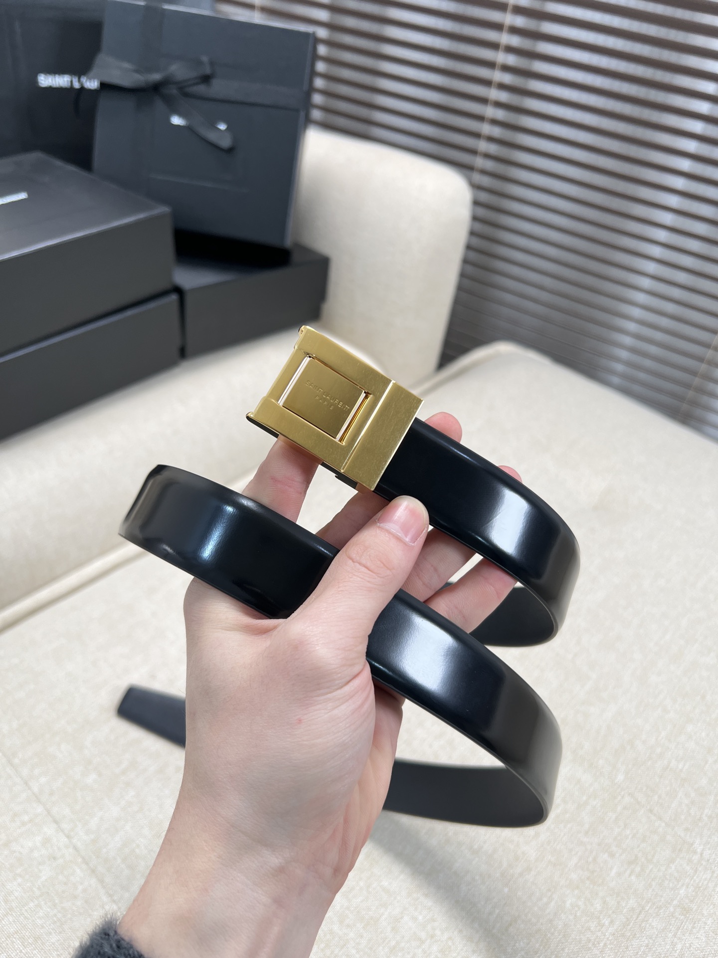 絶対欲しい！イヴサンローラン 新作 レディースベルト スーパーコピー 30mm
