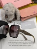 世界中で大人気♪ 2024 ミュウミュウ 新作 レディースサングラス コピー 2色