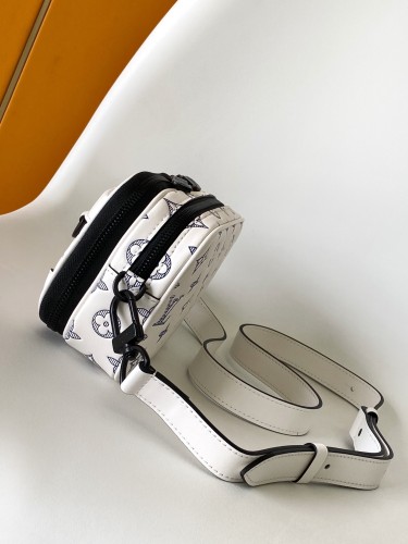 一目惚れ♪ ルイヴィトン メンズ ショルダーバッグ スーパーコピー M83383