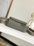 絶対欲しい！ルイヴィトン メンズ ショルダーバッグ 偽物 M83560