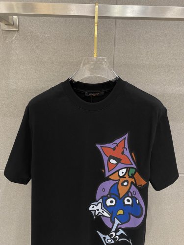 注目度抜群！2024 ルイヴィトン 新作 半袖Tシャツ 偽物