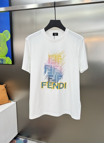 入手困難品！2024 フェンディ 新作 半袖Tシャツ 偽物