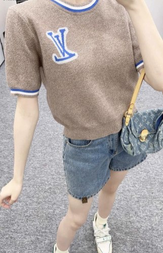 絶対欲しい！2025 ルイヴィトン 新作 半袖Tシャツ 偽物