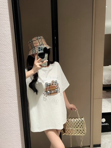 肌触り最高な 2025 バーバリー 新作 半袖Tシャツ 偽物