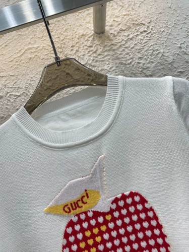 注目度抜群！2025 グッチ 新作 半袖Tシャツ スーパーコピー 4色