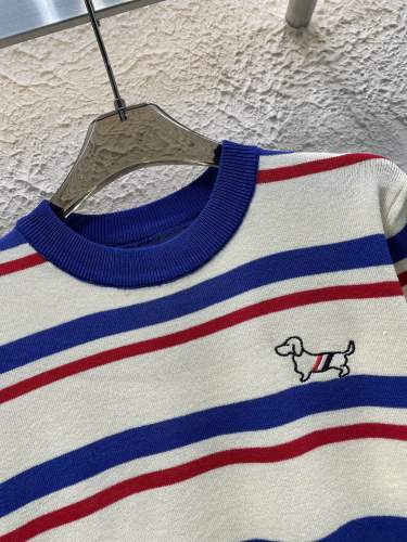 目を惹くカラー 2025 トム·ブラウン 新作 半袖Tシャツ コピー 2色