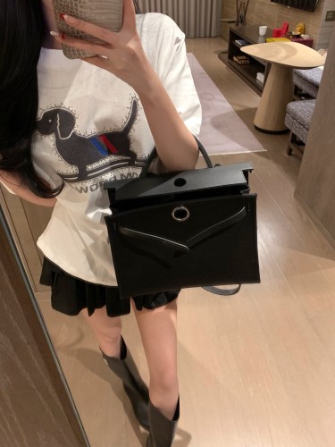 注目アイテム♡ 2025 トム·ブラウン 新作 半袖Tシャツ スーパーコピー