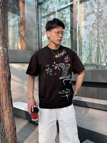 定番人気！2025 ルイヴィトン 新作 半袖Tシャツ スーパーコピー