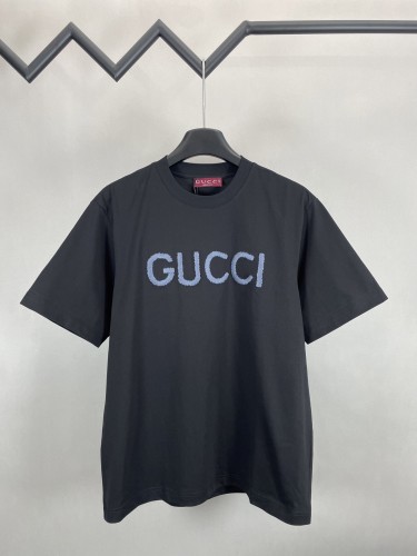 日本未入荷 2025 グッチ 新作 半袖Tシャツ 偽物