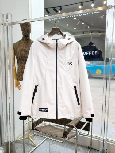 日本未入荷 2025 アークテリクス 新作 ジャケット 偽物