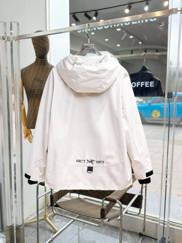 日本未入荷 2025 アークテリクス 新作 ジャケット 偽物